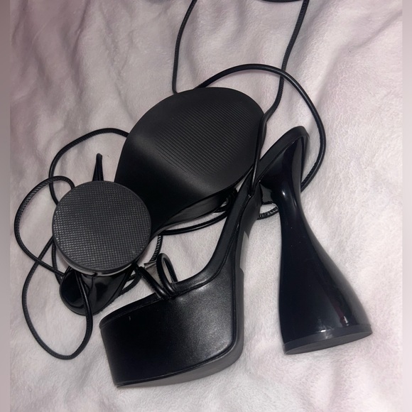 Heels - Picture 2 of 3